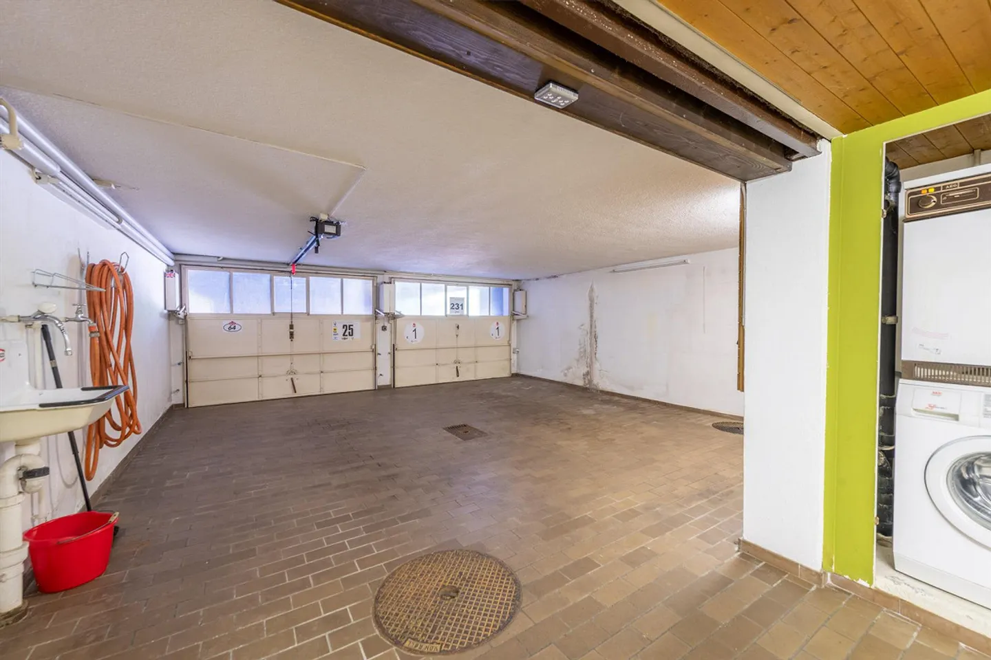Living, Realizing, Enjoying - A Home with Pool, Workshop ... - Photo 9 of 13