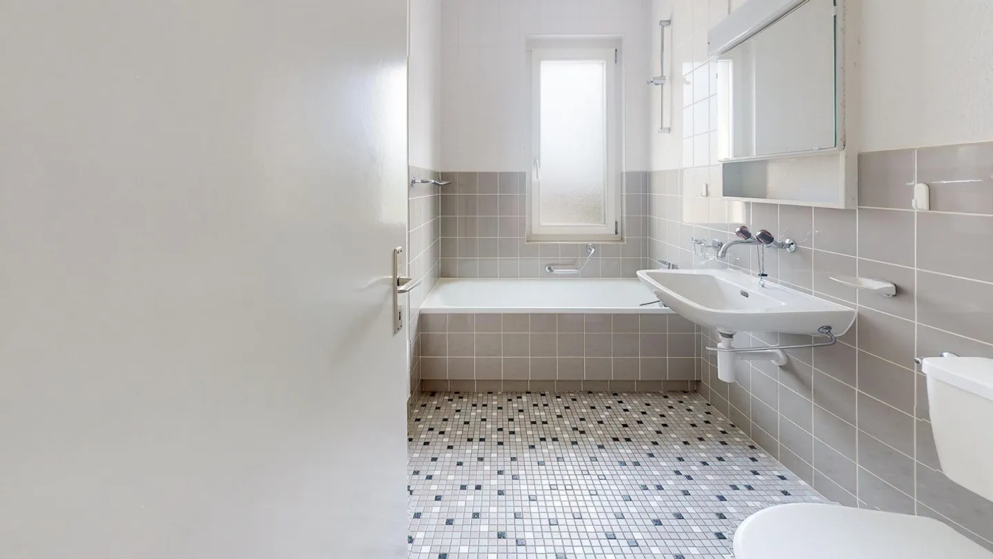 Vivre avec charme dans un emplacement ensoleillé et central - Photo 8 sur 9
