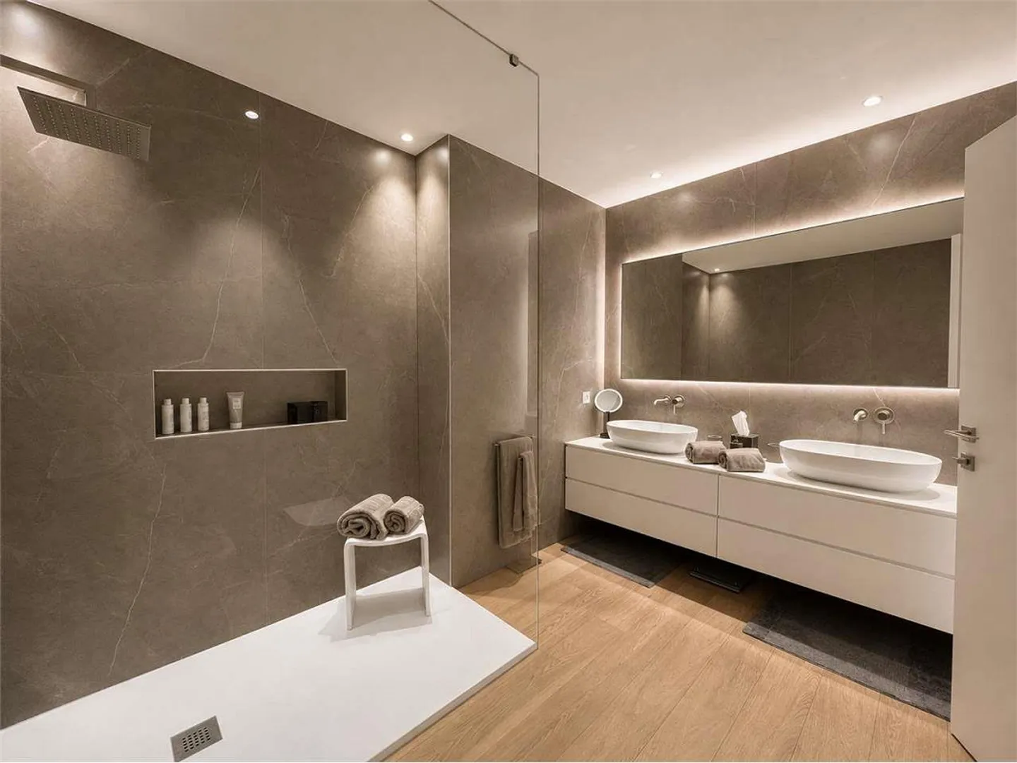 Recently built 5.5-room apartment in Lugano with lake view - Photo 10 of 13