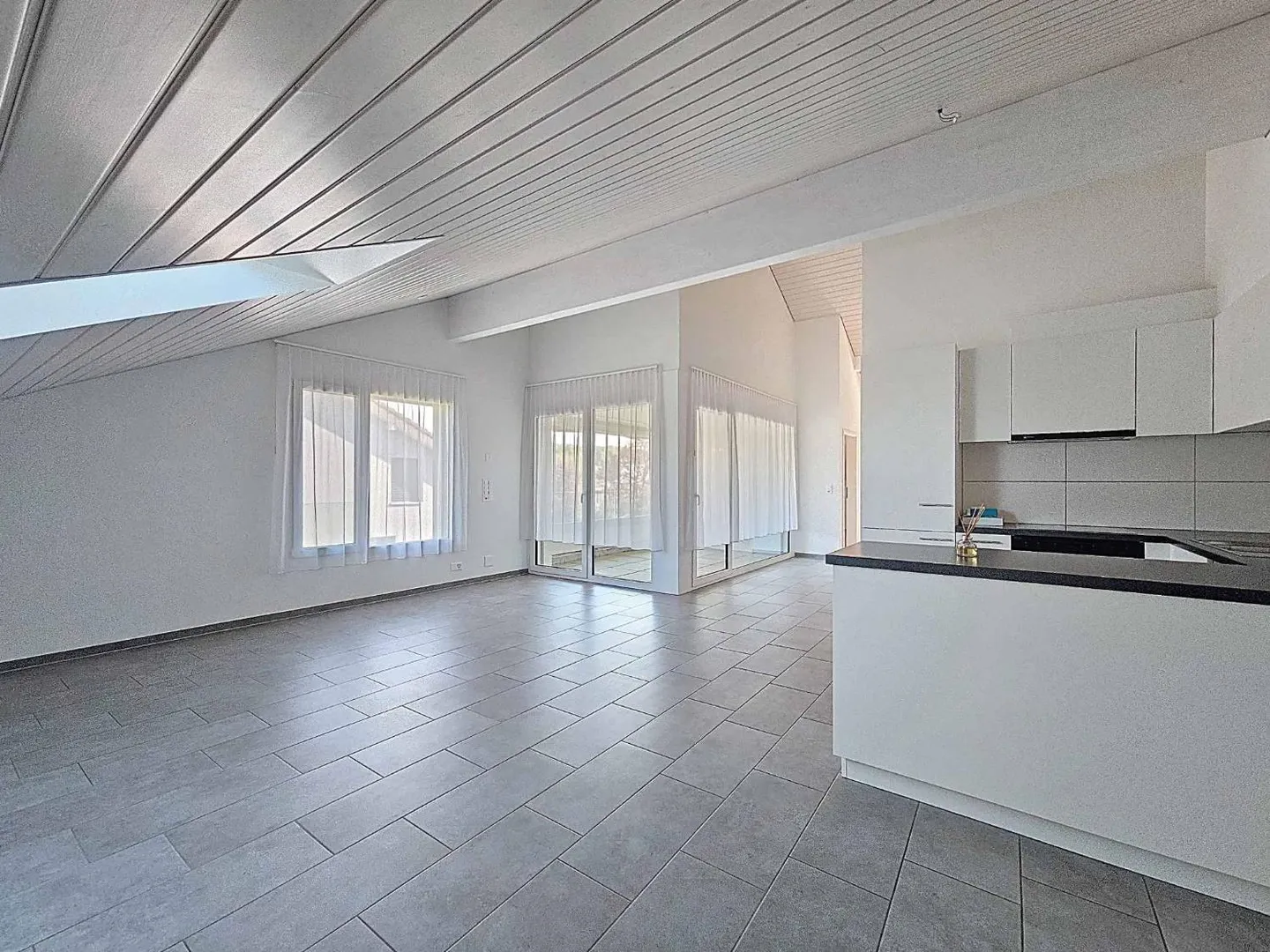 Appartamento moderno 3.5 locali con balcone-loggia - Foto 4 di 13