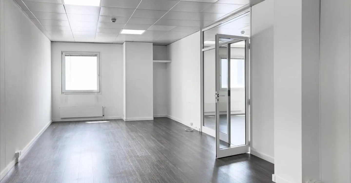 Spazio ufficio in affitto - Foto 7 di 12