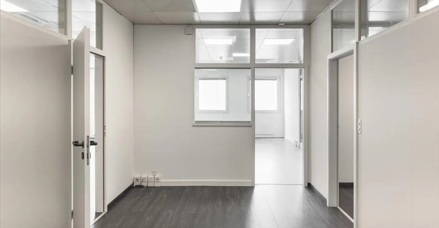 Spazio ufficio in affitto - Foto 9 di 12