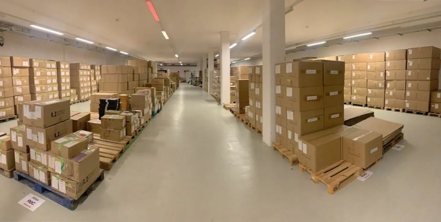 Vaud storage and warehouse spaces of 900 m2 for rent in Cheseaux - Photo 2 of 3