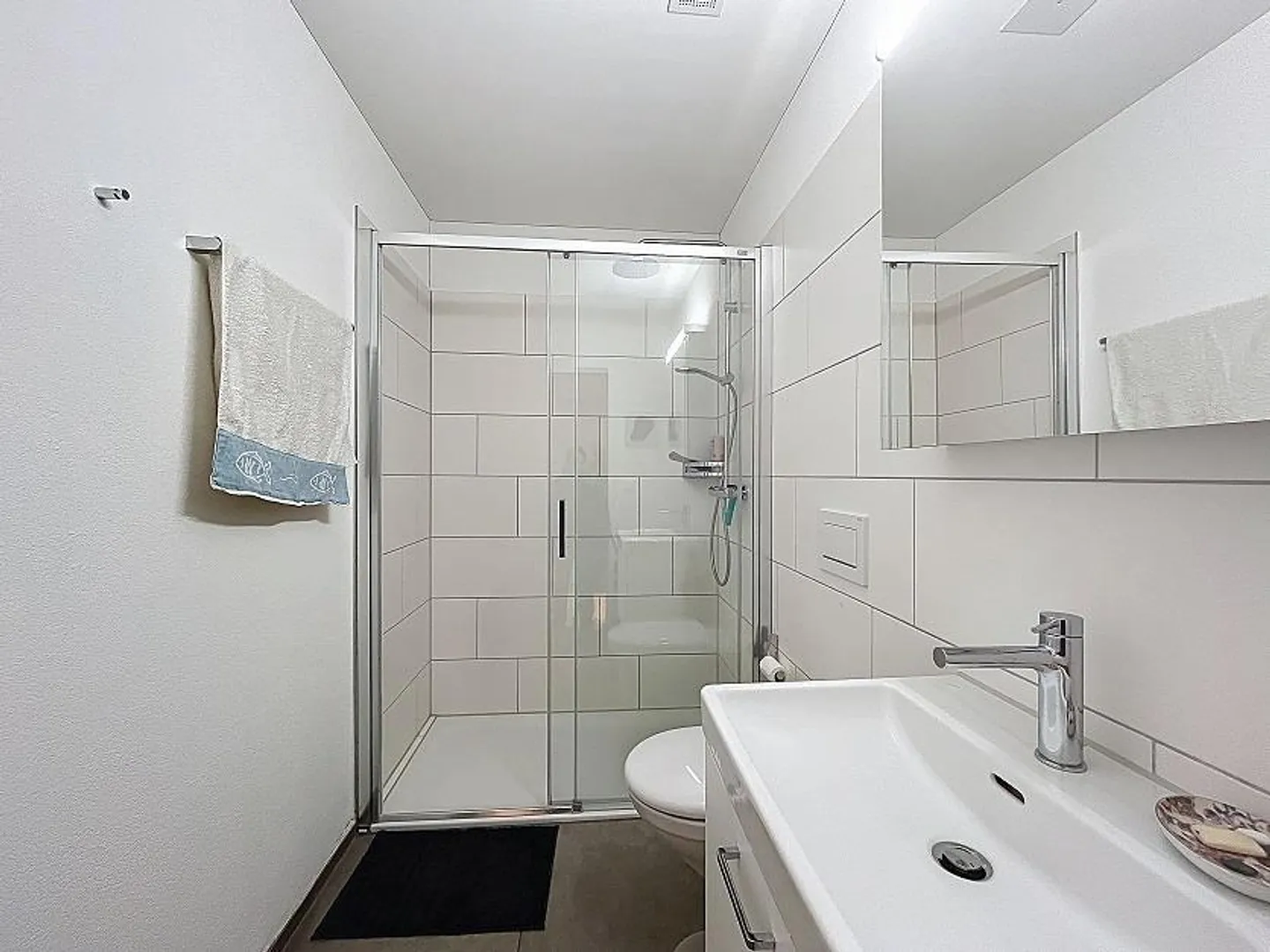 Luminoso appartamento con terrazza di 3,5 stanze a Männedorf - Foto 4 di 8