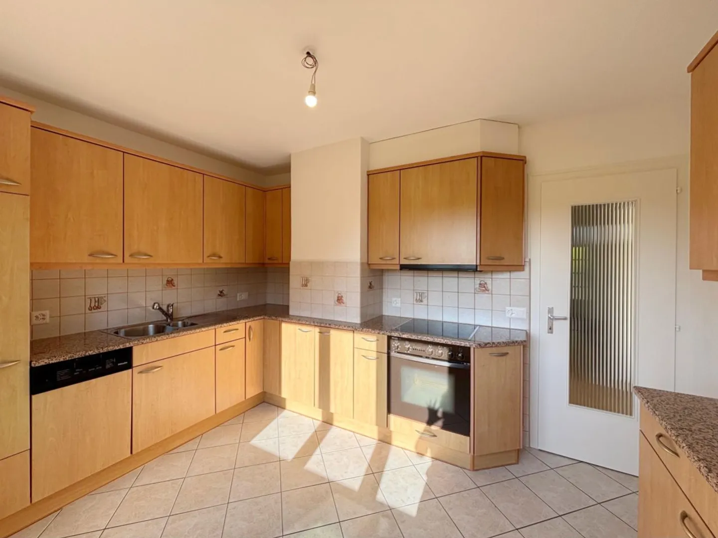 Bellissimo appartamento 3,5 stanze - 2 camere da letto / Giardino con vista sul lago / Atelier privato - Foto 3 di 9