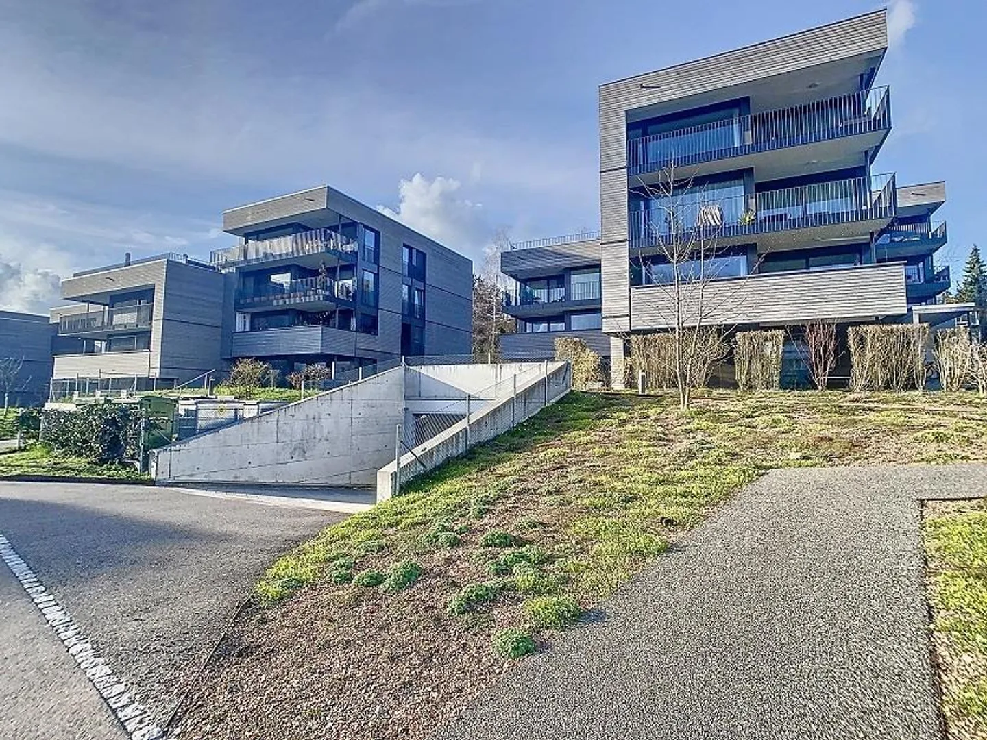 Luminoso appartamento con terrazza di 3,5 stanze a Männedorf - Foto 1 di 8