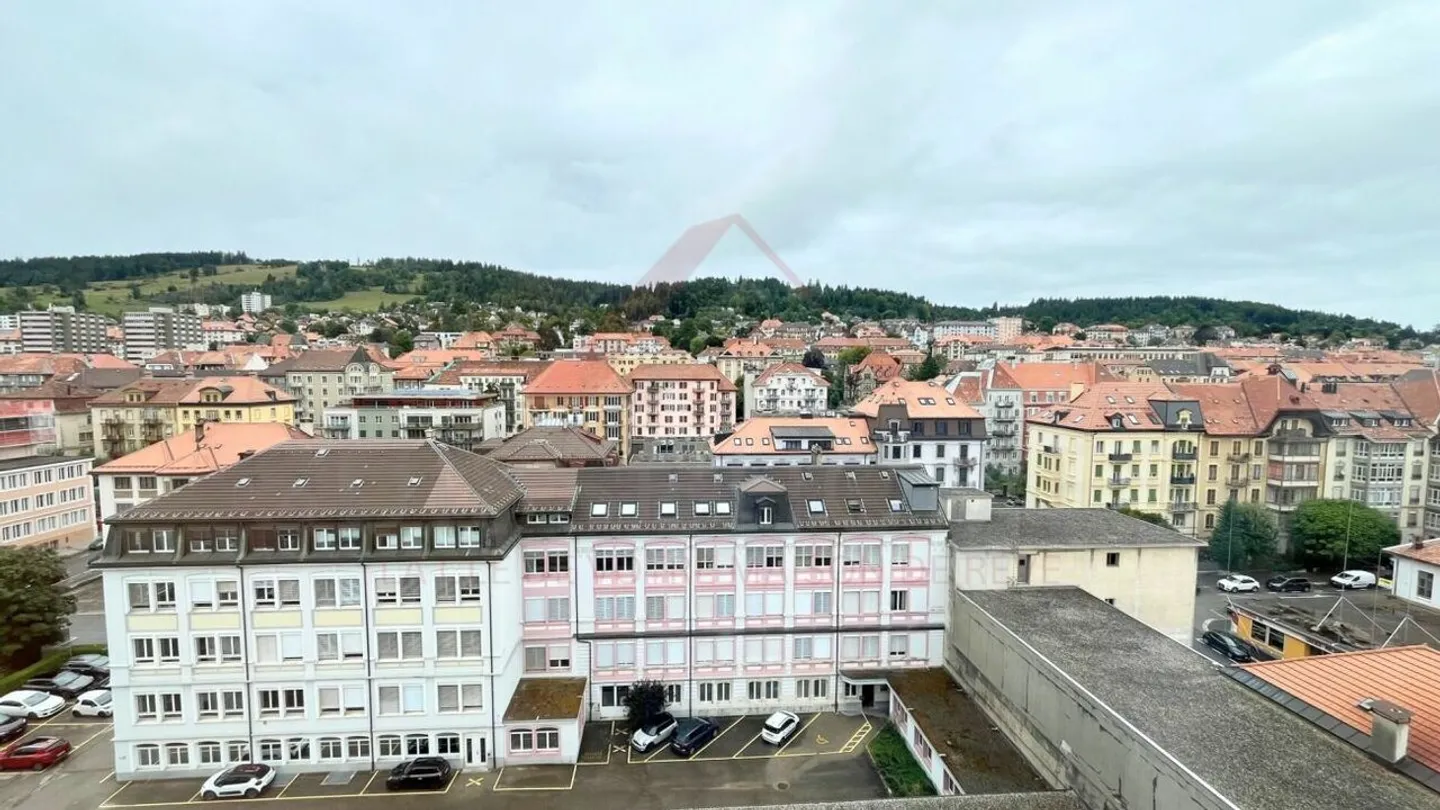 Echallens - geräumige 122 m² Wohnung mit Balkon, Kamin und ausbaubarem Dachboden - Foto 11 von 13