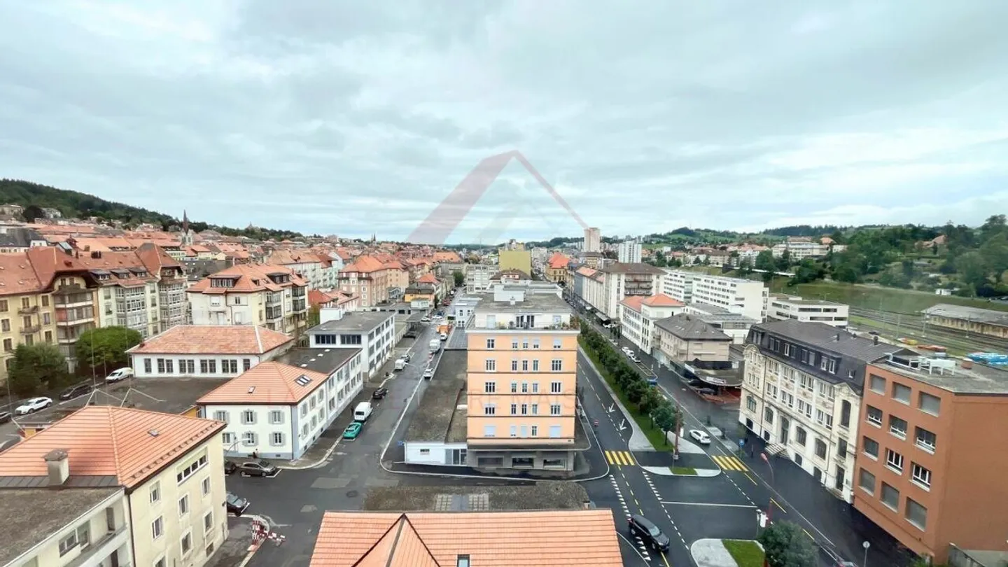 Echallens - geräumige 122 m² Wohnung mit Balkon, Kamin und ausbaubarem Dachboden - Foto 12 von 13