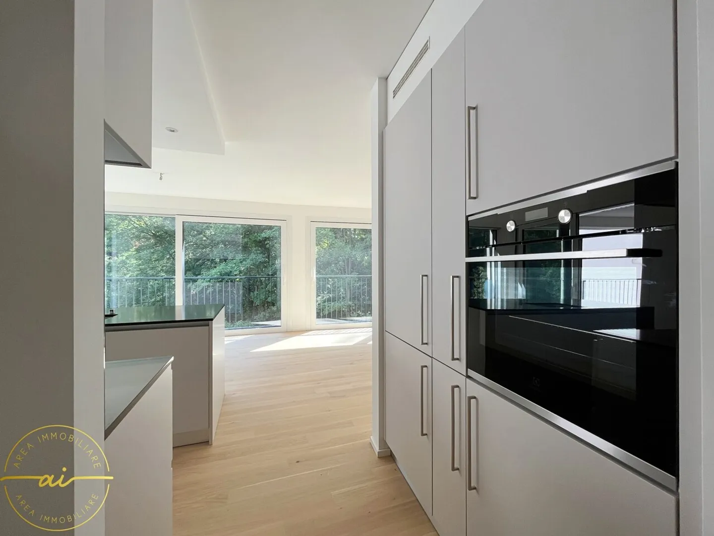 APPARTEMENT MODERNE 4.5 PIÈCES AVEC TERRASSE PANORAMIQUE - Photo 4 sur 13