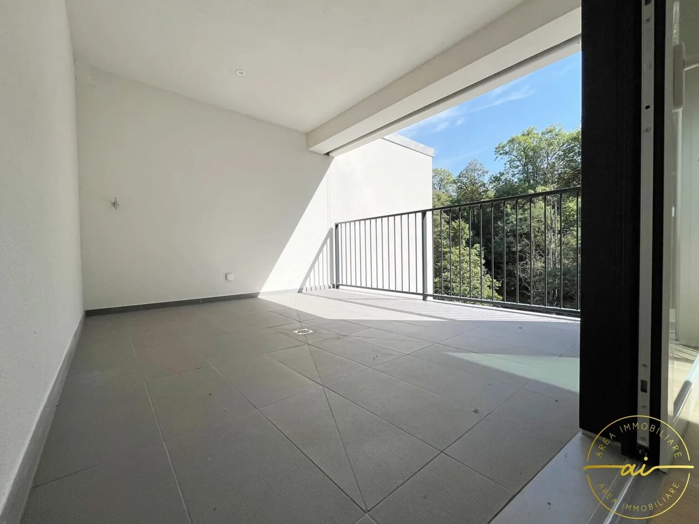 APPARTEMENT MODERNE 4.5 PIÈCES AVEC TERRASSE PANORAMIQUE - Photo 6 sur 13