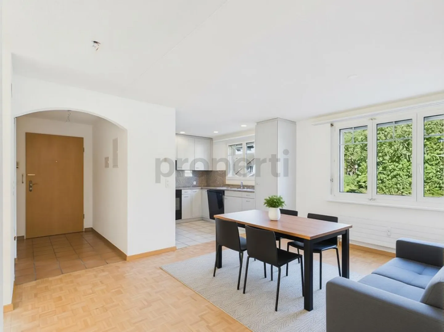 Appartamento ristrutturato di 4,5 locali in posizione tranquilla a St. Margarethen (TG) - Foto 1 di 14