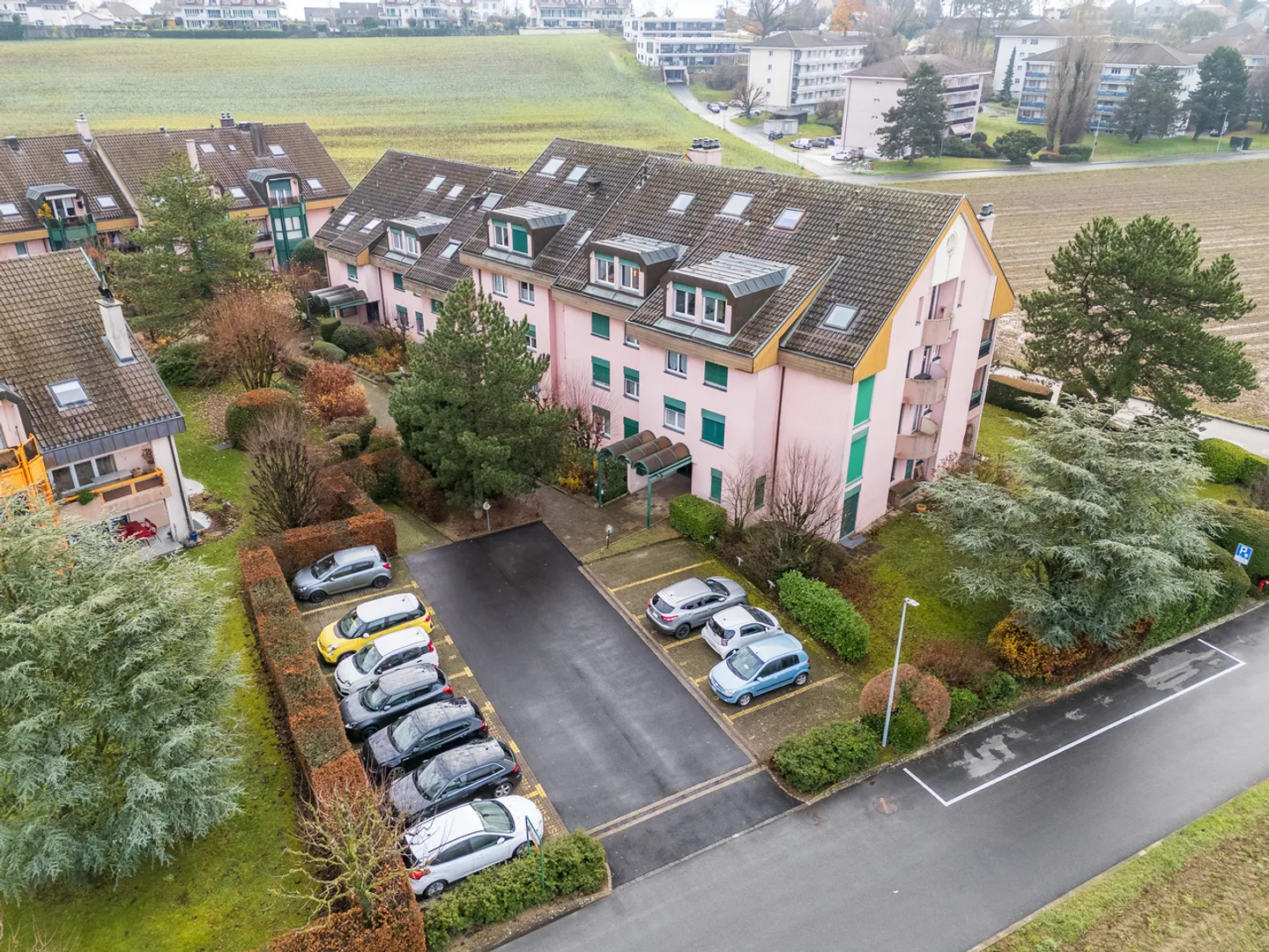 Stunning 3.5-Room Apartment + Gallery with Lake and Mountain View - Photo 15 of 23