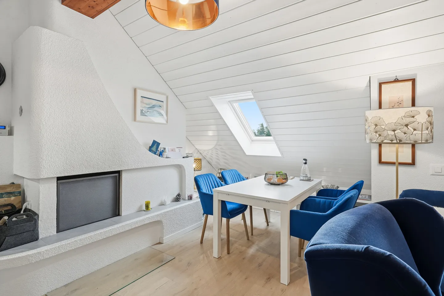 Stunning 3.5-Room Apartment + Gallery with Lake and Mountain View - Photo 17 of 23