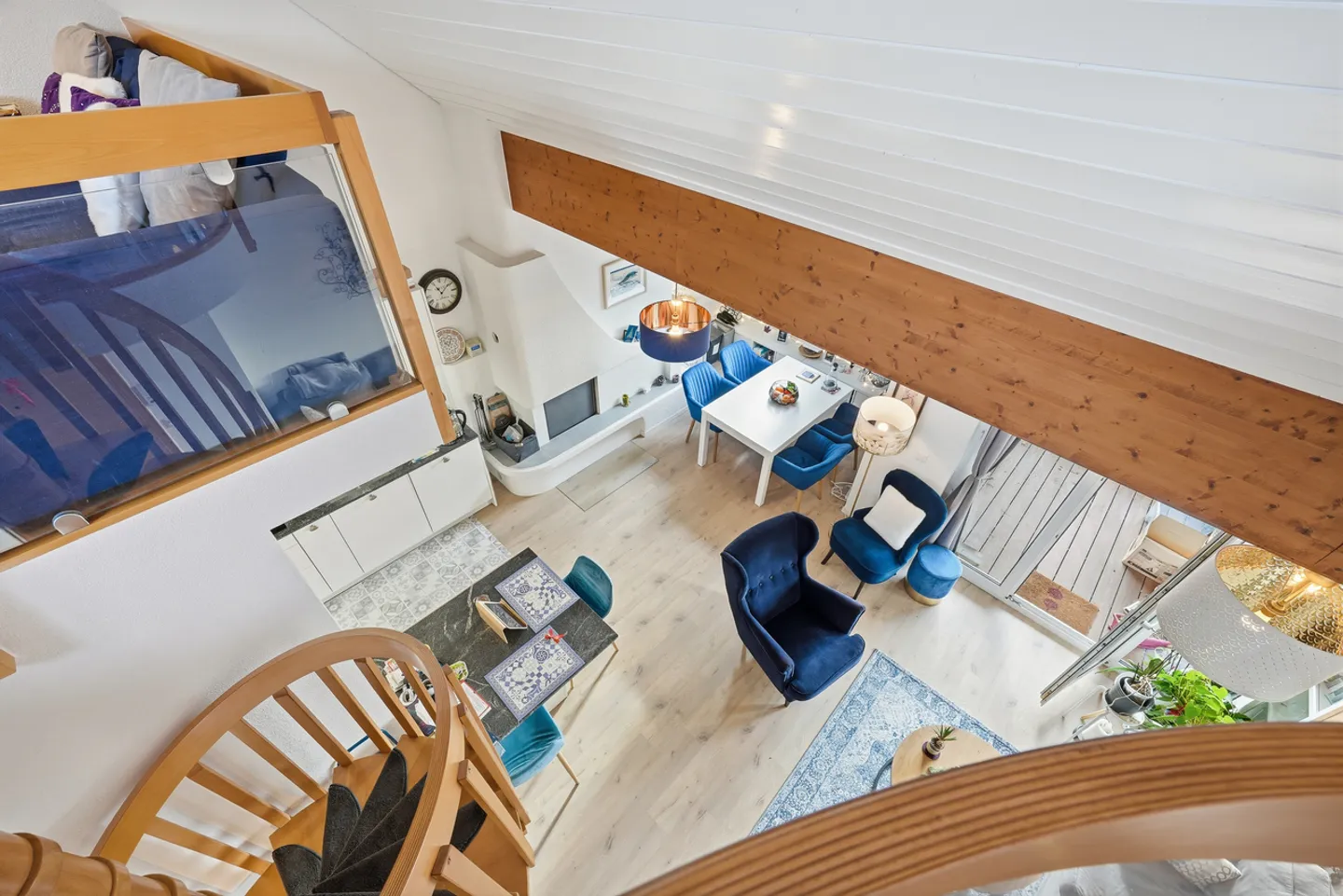 Stunning 3.5-Room Apartment + Gallery with Lake and Mountain View - Photo 21 of 23