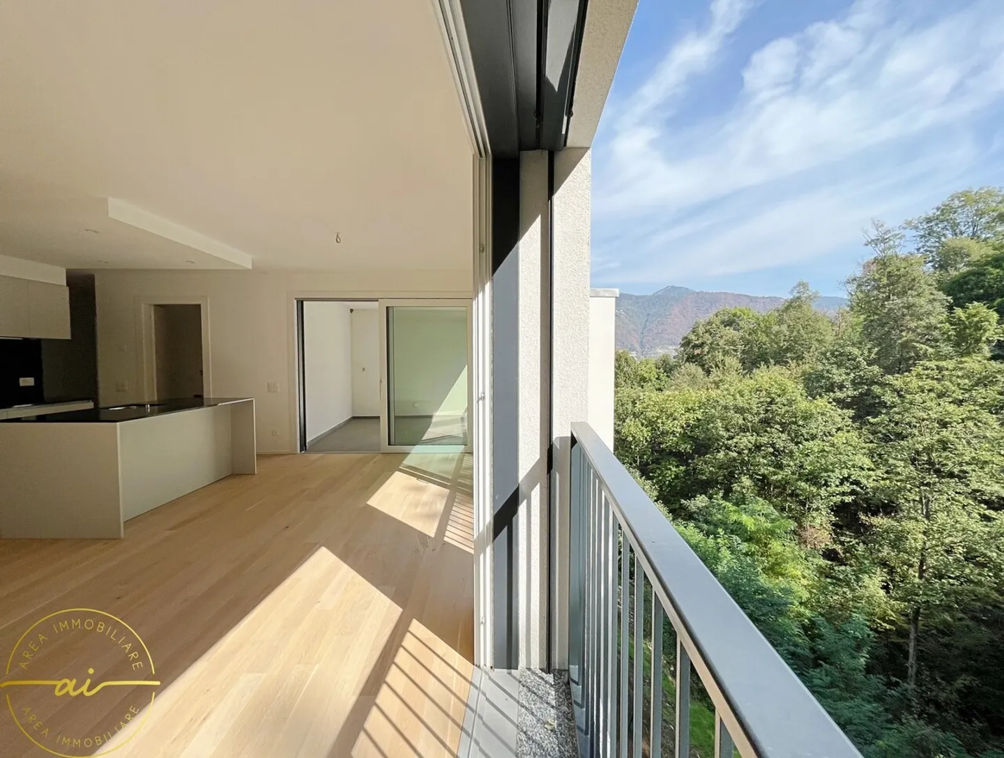 APPARTEMENT MODERNE 4.5 PIÈCES AVEC TERRASSE PANORAMIQUE - Photo 8 sur 13