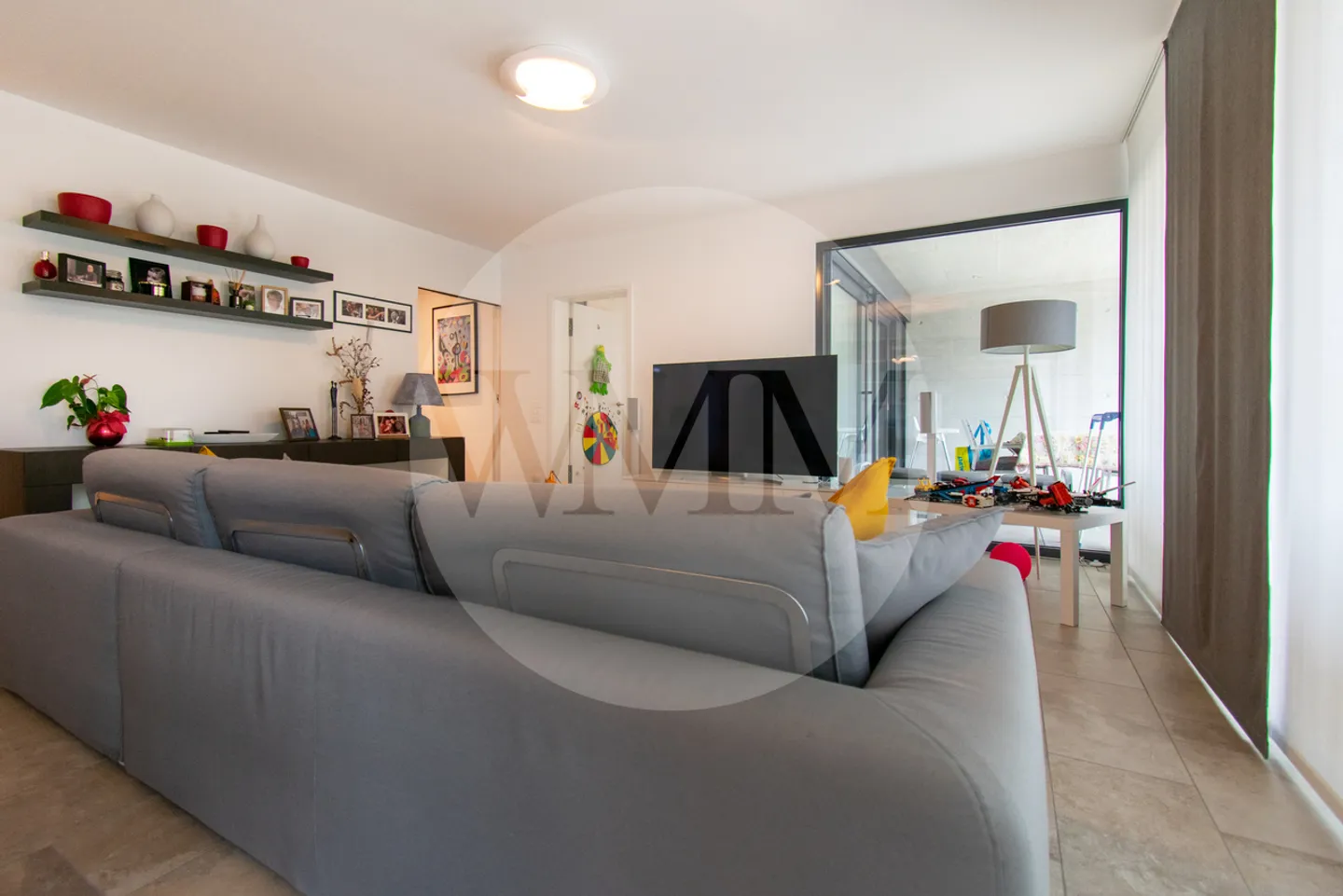 Spacious apartment with covered terrace - Photo 2 of 17