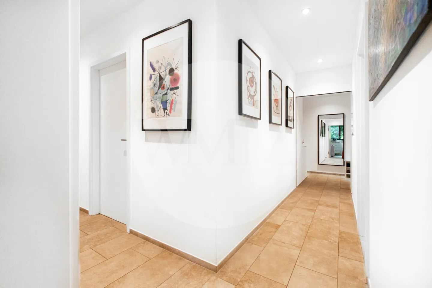 Spacious apartment with covered terrace - Photo 8 of 17