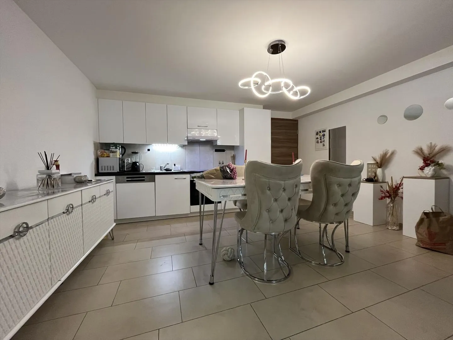 MIT EINER GROSSEN TERRASSE, SEHR GUT GELEGEN - Foto 5 von 11