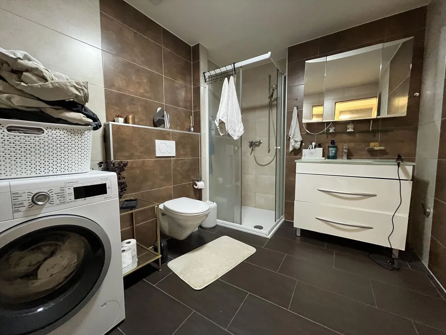 MIT EINER GROSSEN TERRASSE, SEHR GUT GELEGEN - Foto 8 von 11