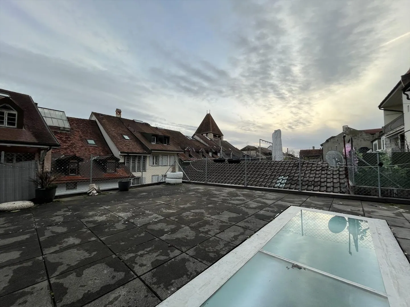 MIT EINER GROSSEN TERRASSE, SEHR GUT GELEGEN - Foto 9 von 11