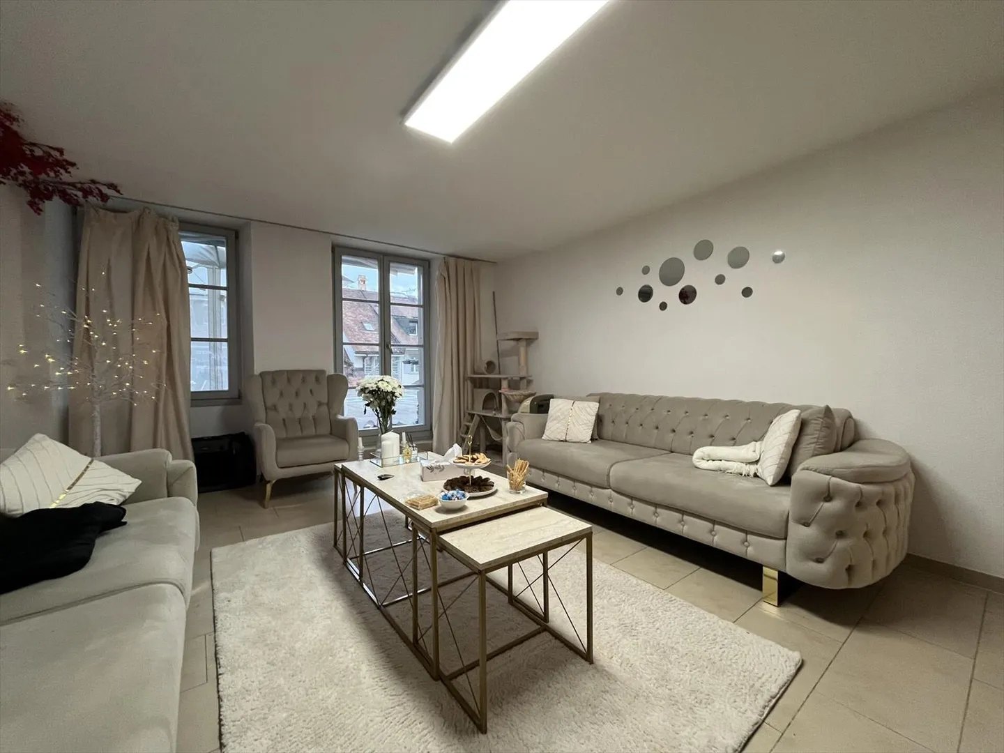 MIT EINER GROSSEN TERRASSE, SEHR GUT GELEGEN - Foto 4 von 11