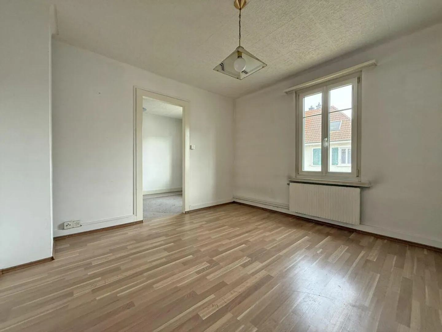 Casa unifamiliare con grande giardino - Foto 3 di 9