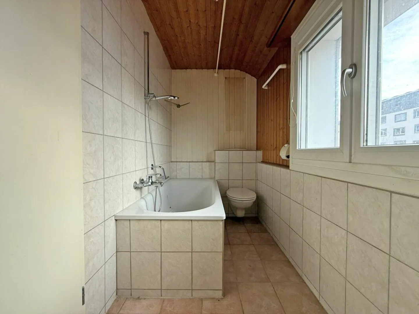 Casa unifamiliare con grande giardino - Foto 4 di 9