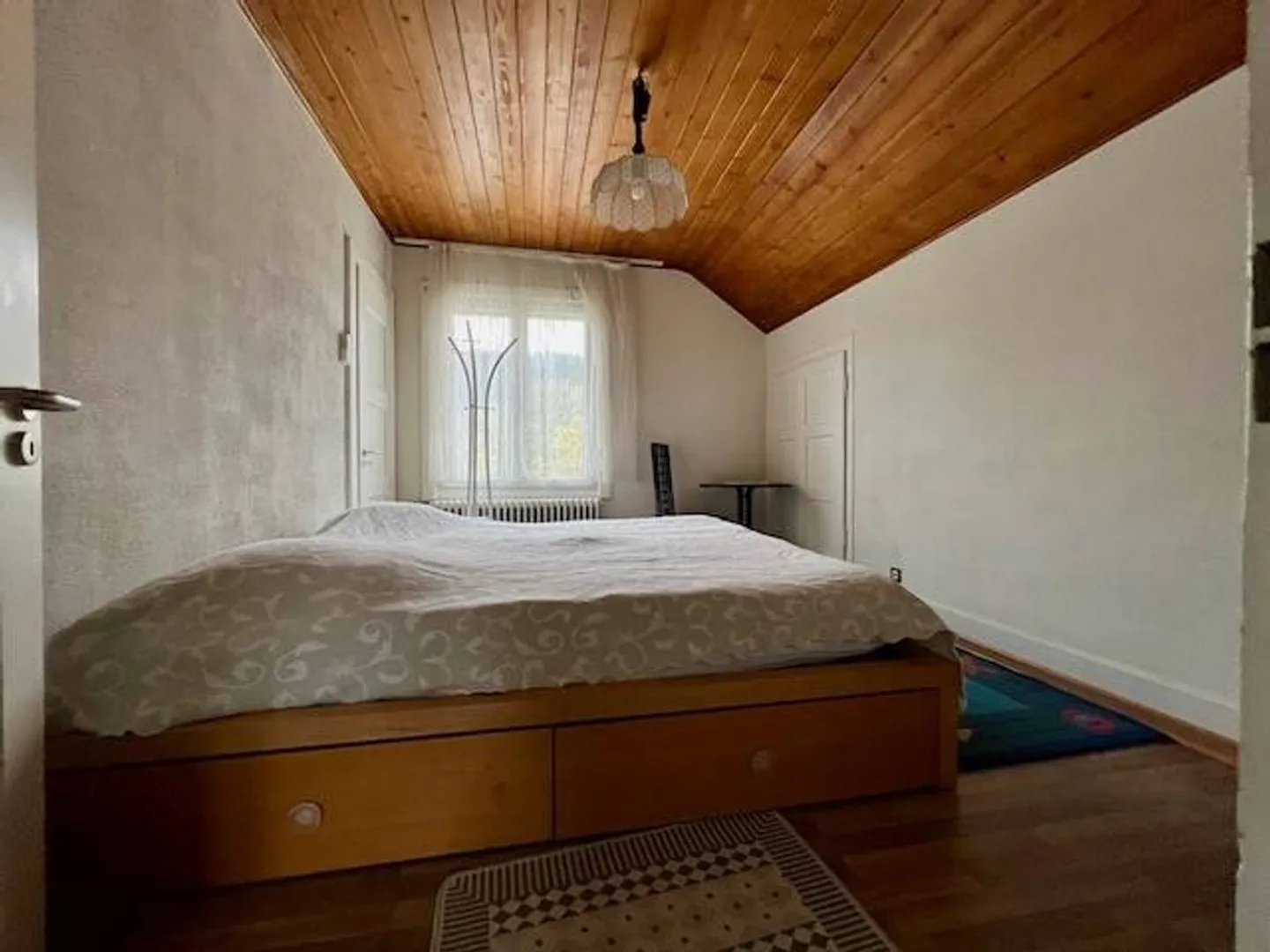 Affascinante villa indipendente di 5,5 locali, con giardino e garage - Foto 10 di 13