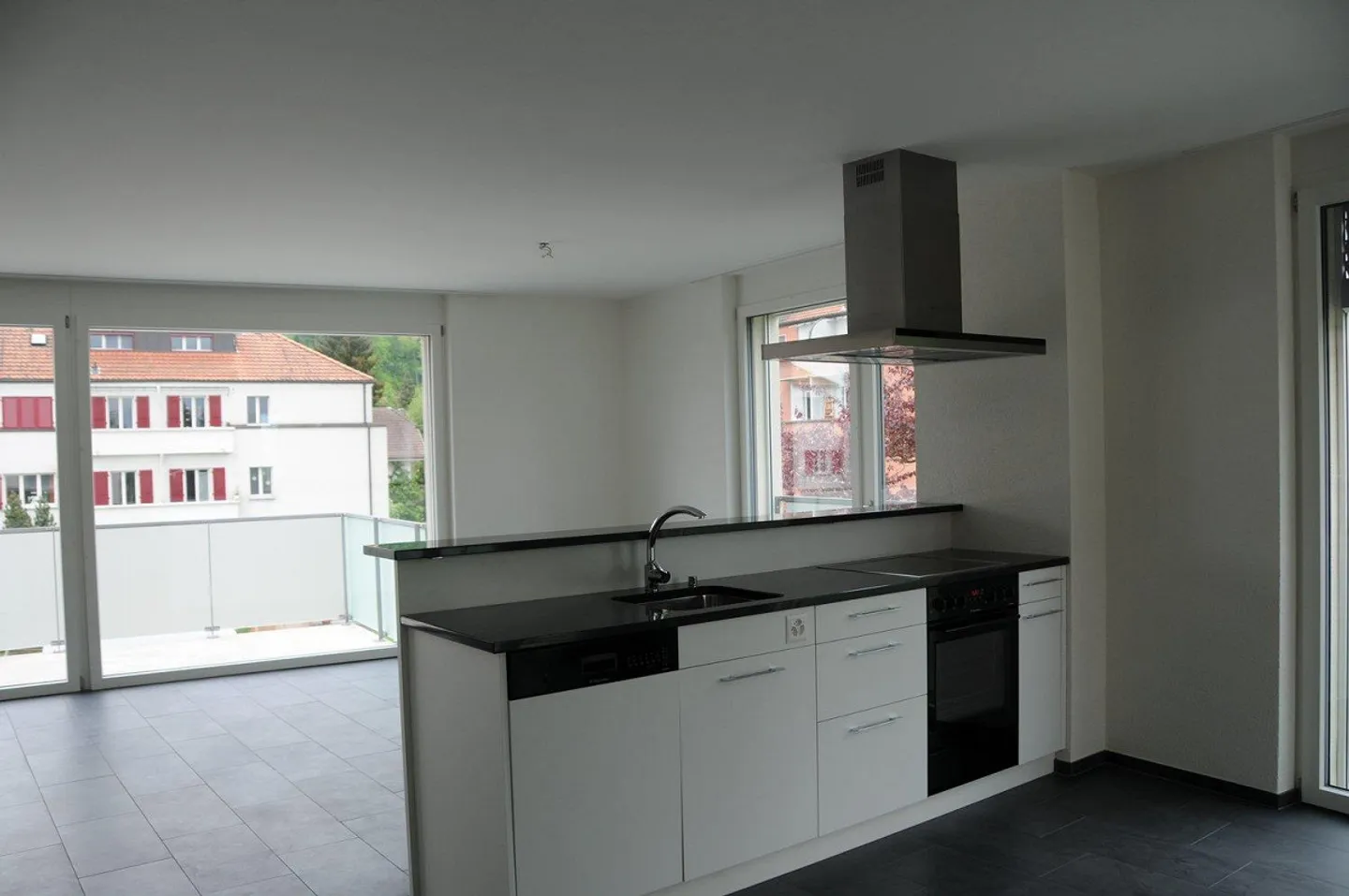 Helle 3.5-Zimmer-Wohnung mit 2 Balkonen in Bern-Büm­pliz - Photo 2 sur 4