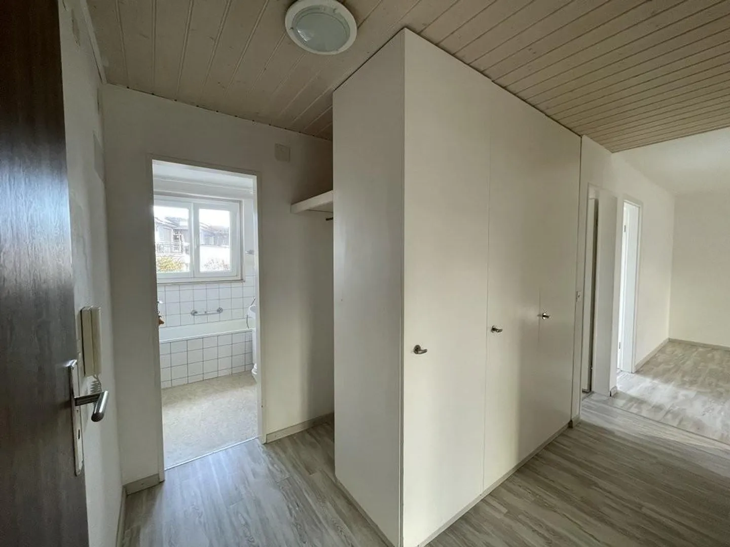 Helle Wohnung mit grosszügigem Sitzplatz - Foto 9 von 11