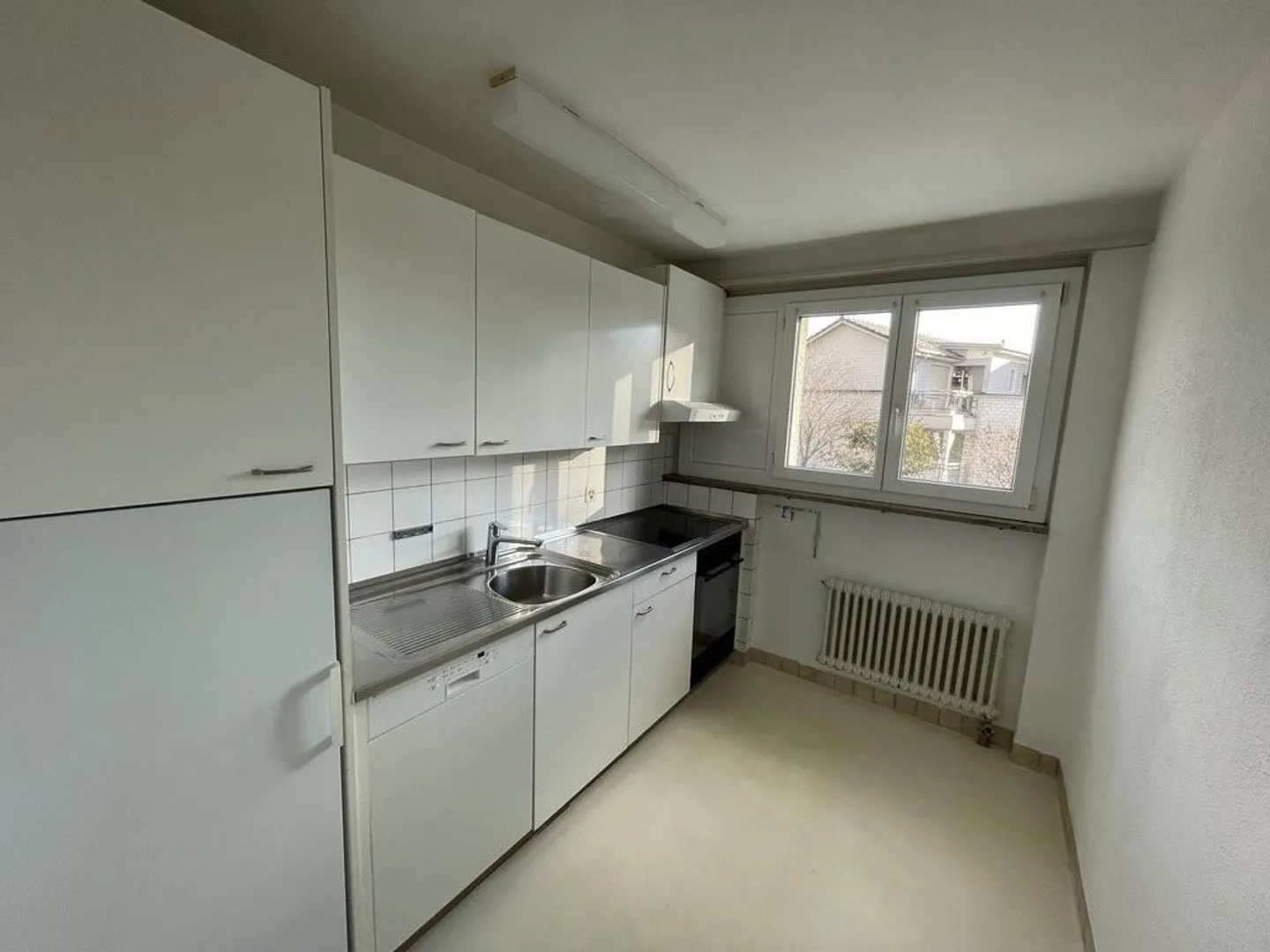 Helle Wohnung mit grosszügigem Sitzplatz - Foto 3 von 11