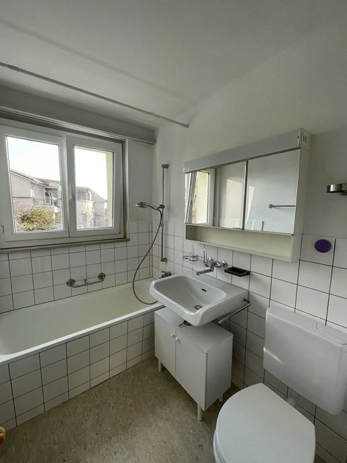 Helle Wohnung mit grosszügigem Sitzplatz - Foto 4 von 11