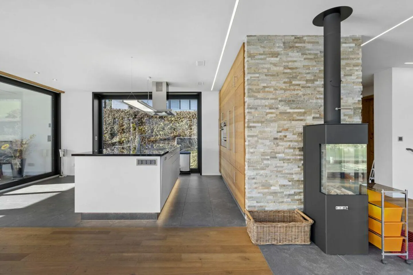 Hovering above Lake Sarnen - Photo 4 of 14