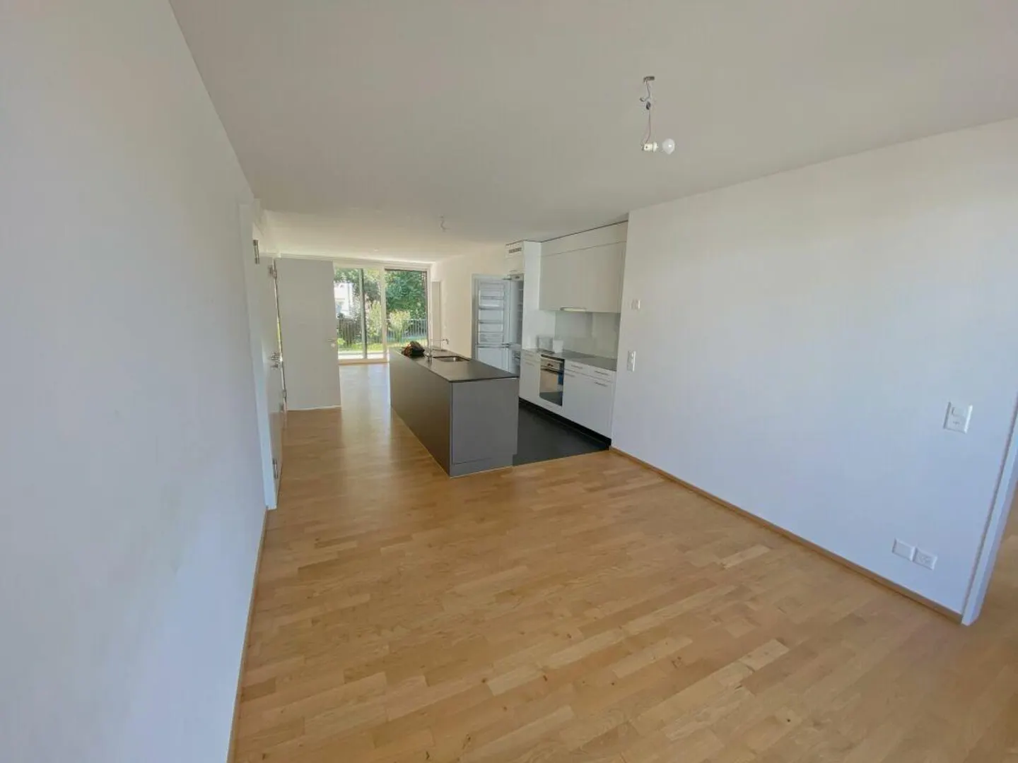 Light-Filled 3.5-Room Apartment in Busswil - Photo 2 of 13
