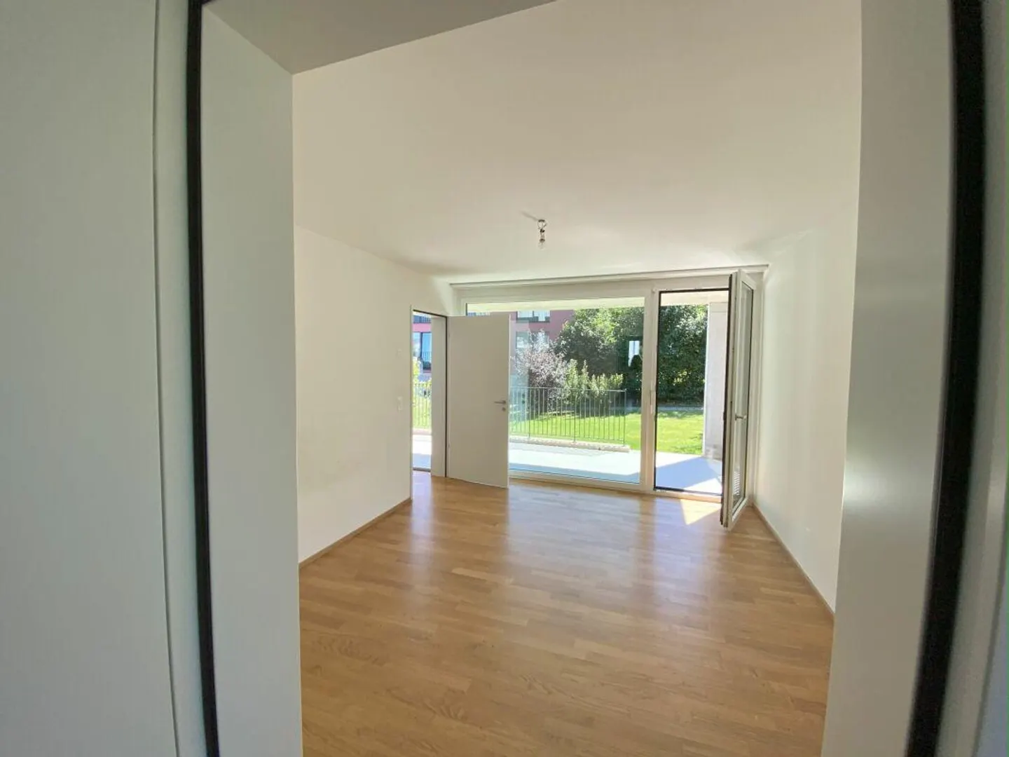 Light-Filled 3.5-Room Apartment in Busswil - Photo 5 of 13