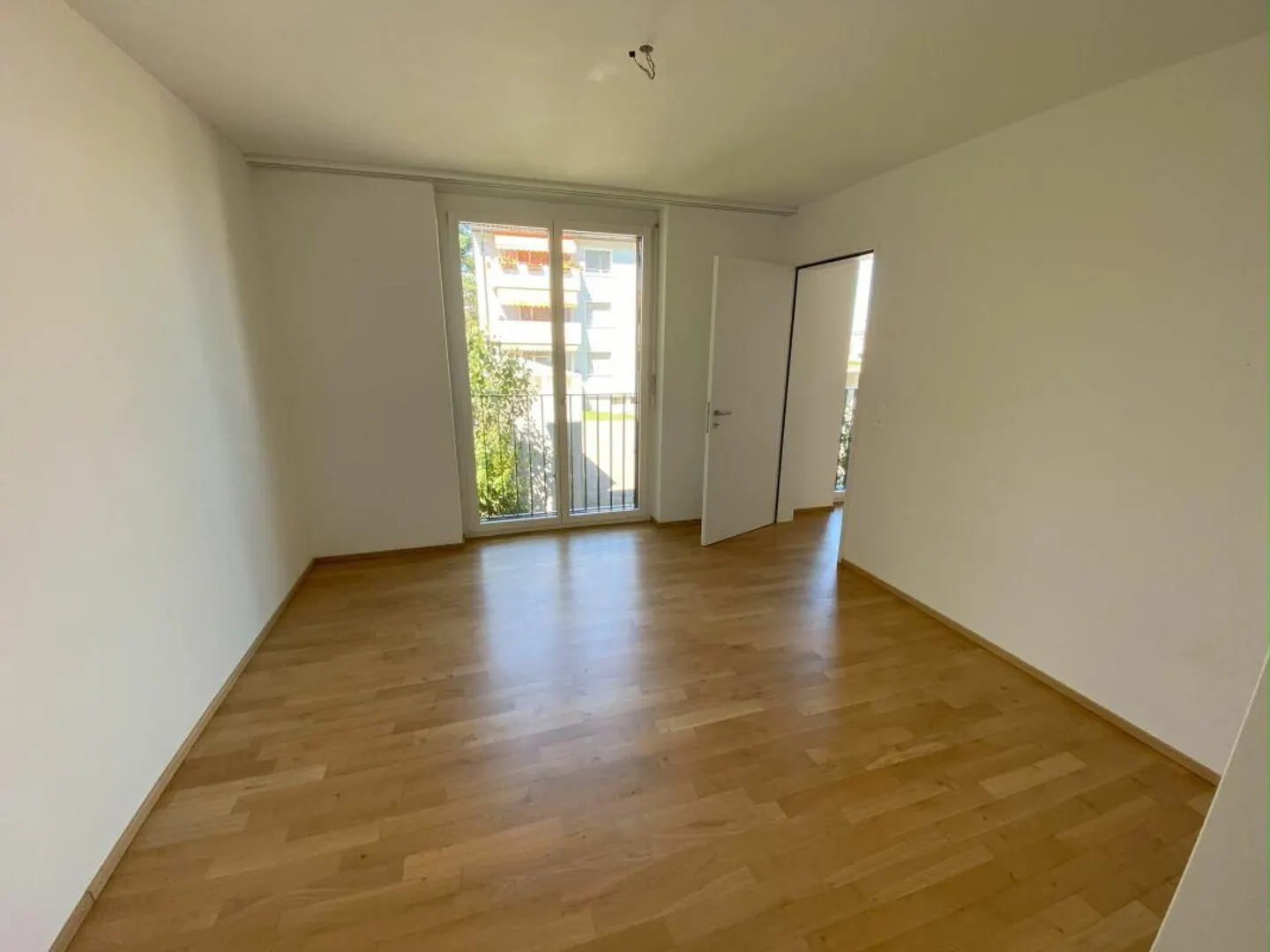 Light-Filled 3.5-Room Apartment in Busswil - Photo 6 of 13