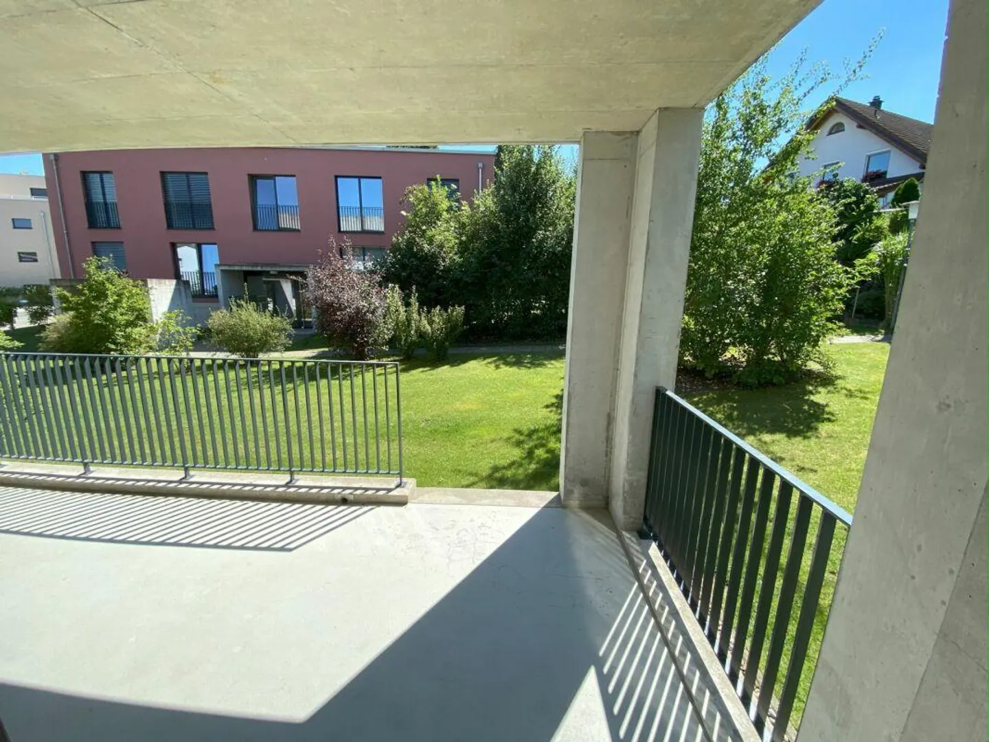 Light-Filled 3.5-Room Apartment in Busswil - Photo 11 of 13