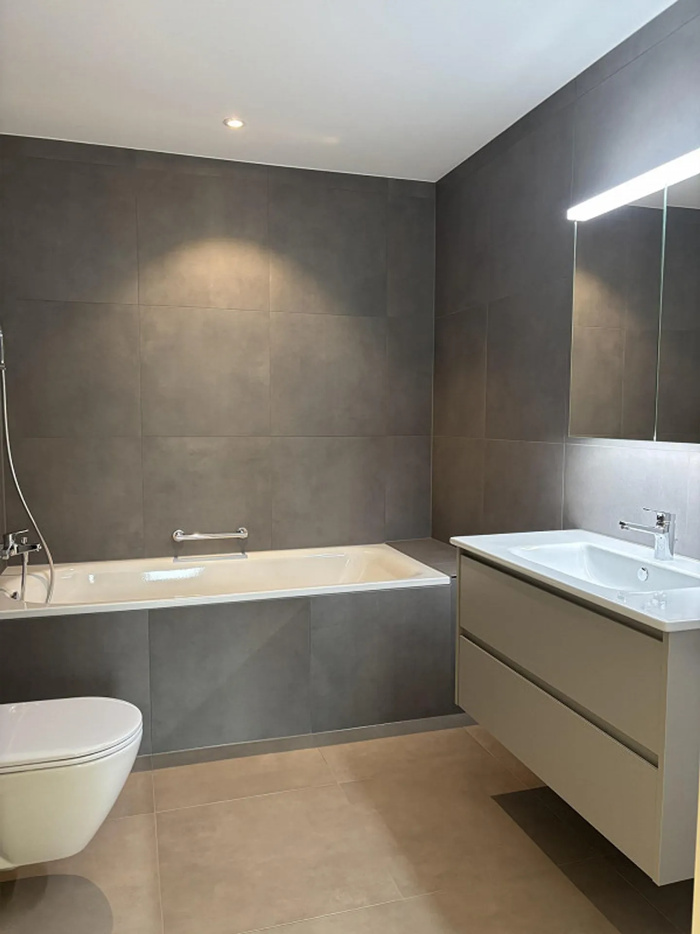 New Building - 3.5 Room Apartment on the Ground Floor - Photo 9 of 12