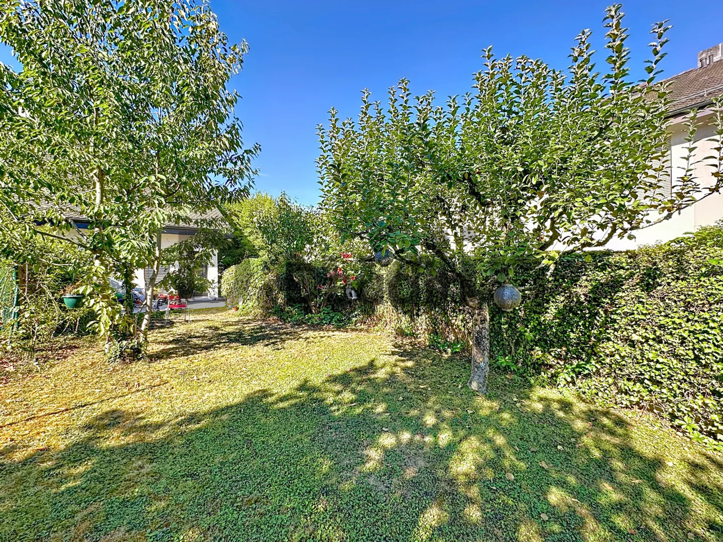 Villa with 6 rooms in a quiet residential area - Photo 6 of 12