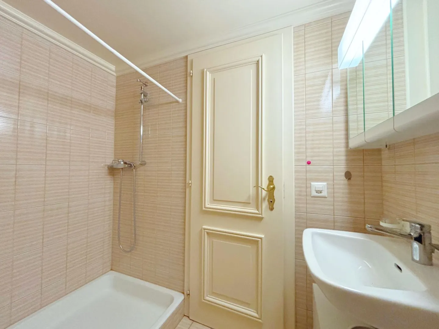 Bellissimo appartamento di 5 stanze / 3 camere da letto + galleria / balcone - Foto 8 di 9