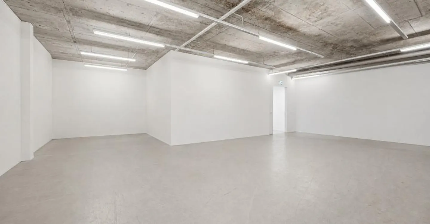 Espace commercial flexible directement sur l'A1 - accessible, polyvalent - Photo 2 sur 5