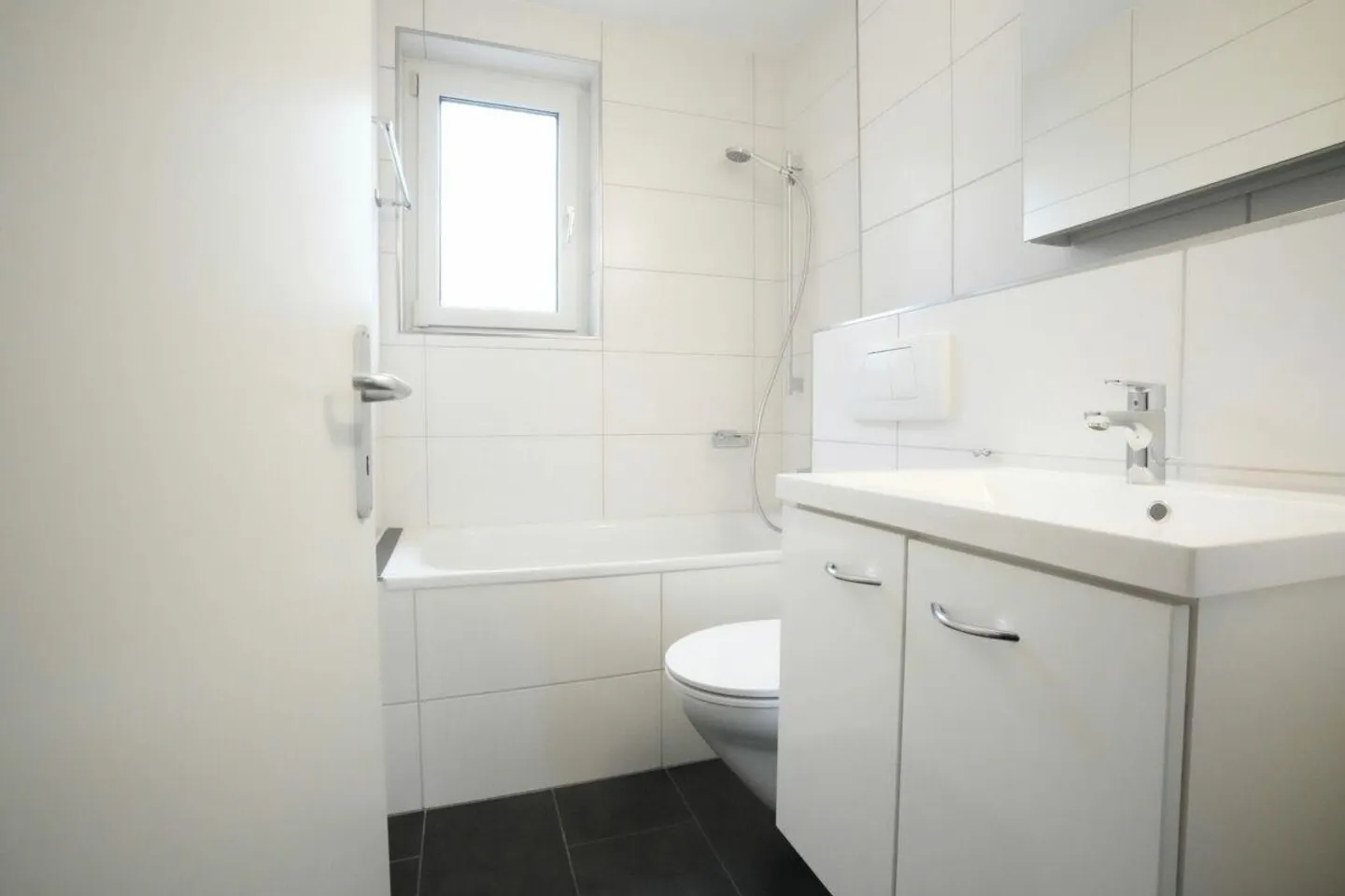 Modern 4-room apartment in a quiet location in Frauenfeld - Photo 3 of 10