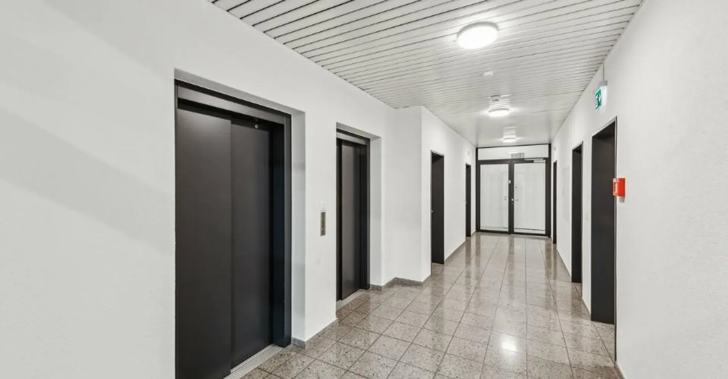 Espace commercial flexible directement sur l'A1 - accessible, polyvalent - Photo 5 sur 5