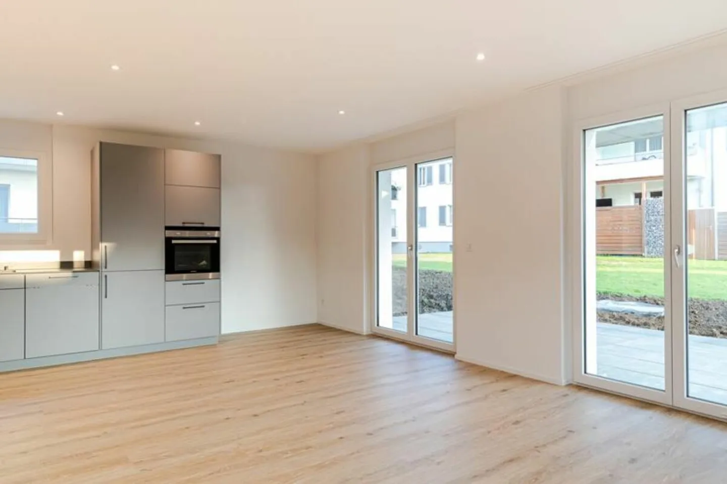 Très belle appartement de 2.5 pièces au rez-de-chaussée - Photo 4 sur 12