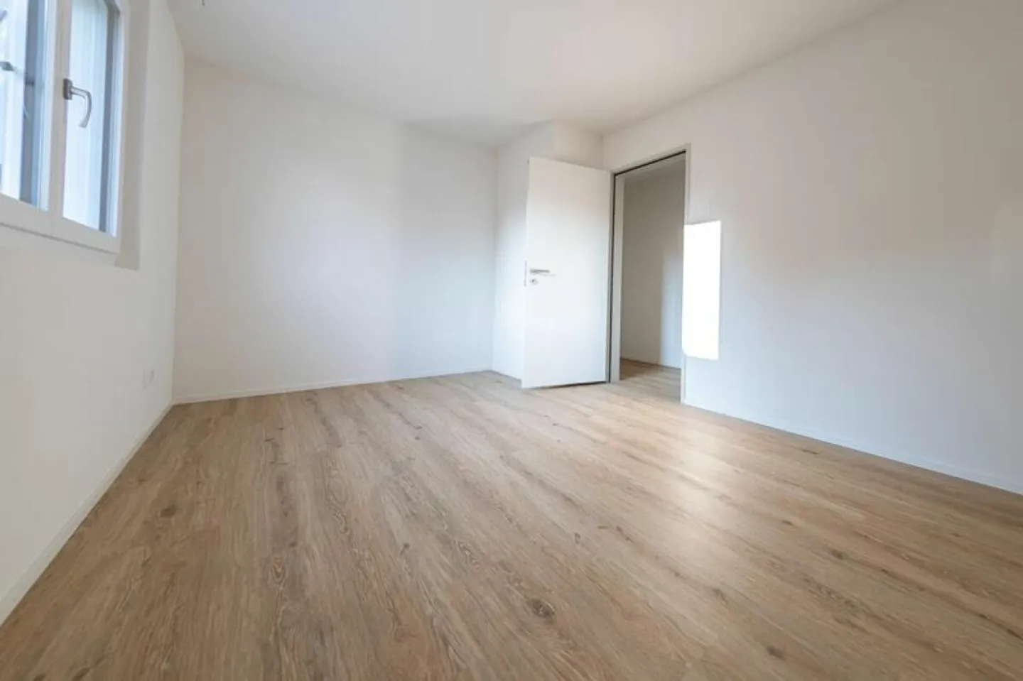 Très belle appartement de 2.5 pièces au rez-de-chaussée - Photo 6 sur 12