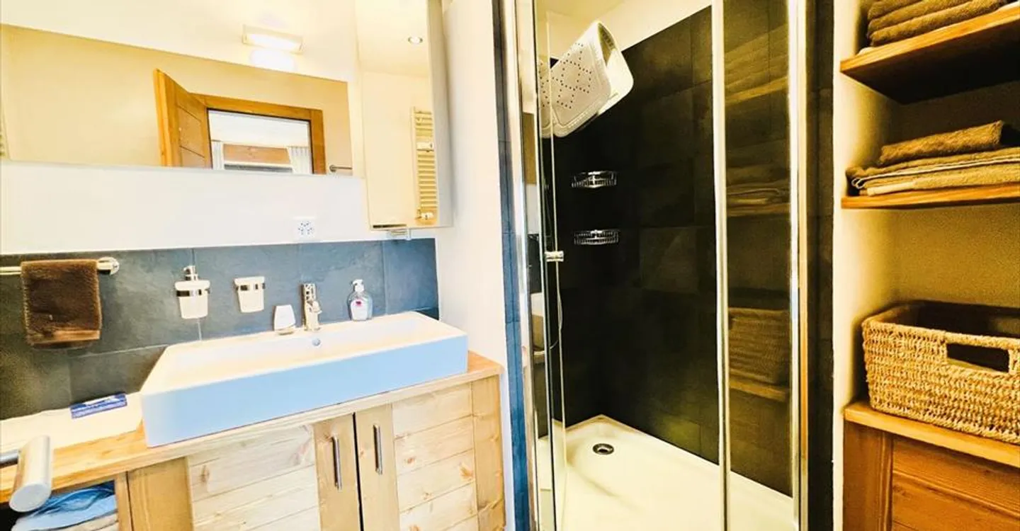 Appartement rénové avec vue imprenable - Photo 7 sur 12