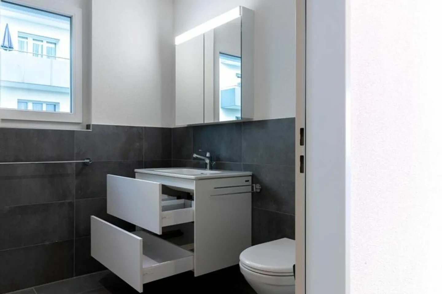 Très belle appartement de 2.5 pièces au rez-de-chaussée - Photo 9 sur 12