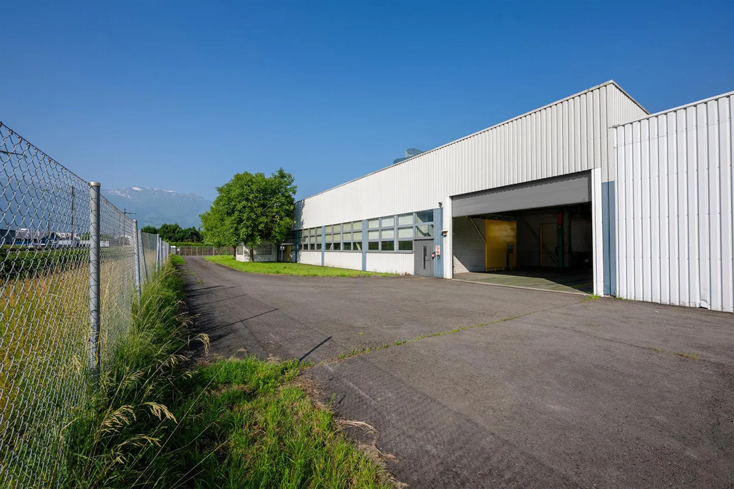 Industrial/Commercial Hall near Highway Access - Photo 4 of 7