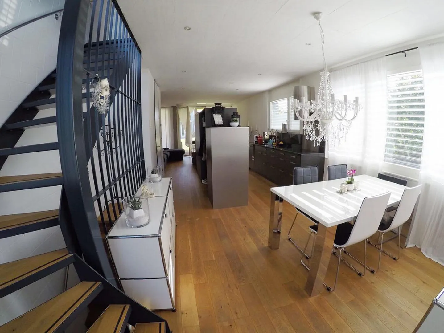 Moderne 3.5-Zimmer-Maisonette-Wohnung an zentraler Lage - Foto 2 von 17