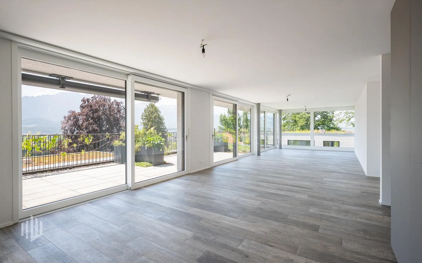 ImmoWyss - Appartement penthouse élégant avec vue sur le lac dans le parc Schönegg Thun - Photo 3 sur 8